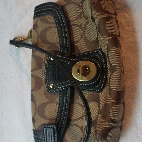 Coach wristlet - Picture 2 of 4